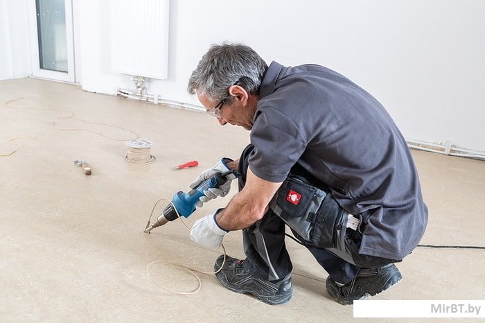Термовоздуходувка BOSCH GHG 20-60 в кор. (2000 Вт, 2 скор., 50-600 °С, плавн. рег.,150-300/300-500 °С)